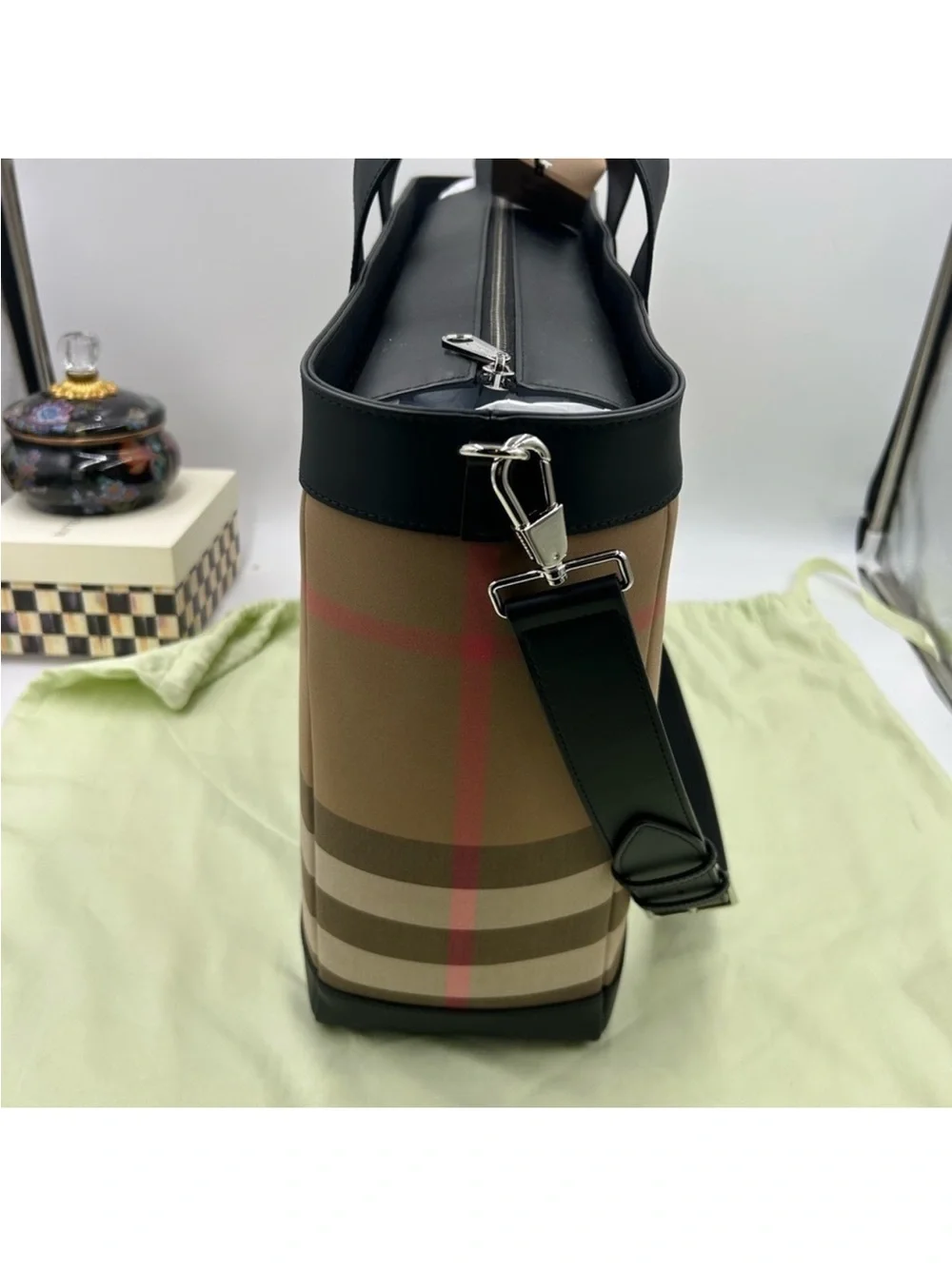 Women’s Burberry ORMOND giant leather check tote bag made in Italy NWT